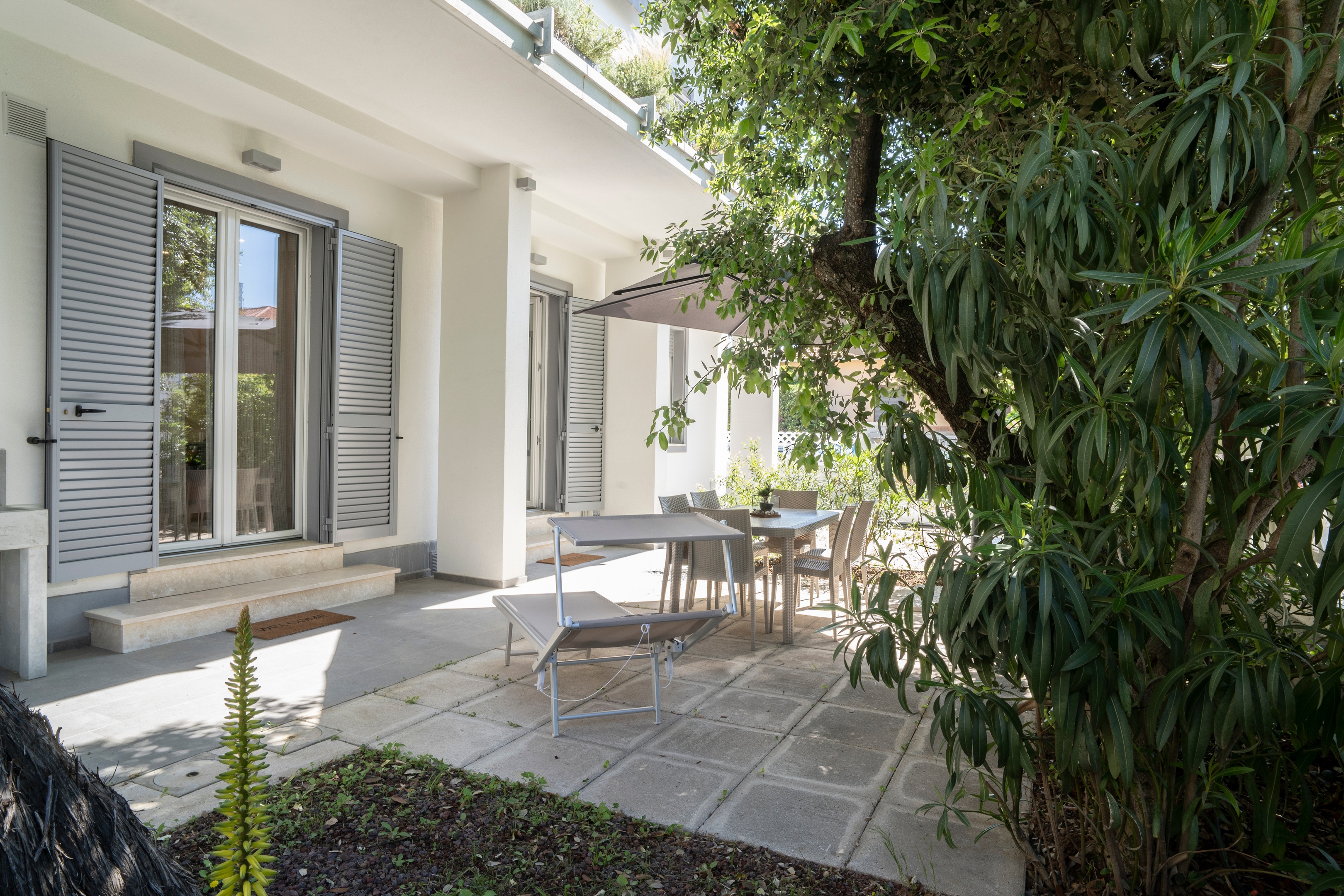 Esterni giardino Villa Ari San Vincenzo