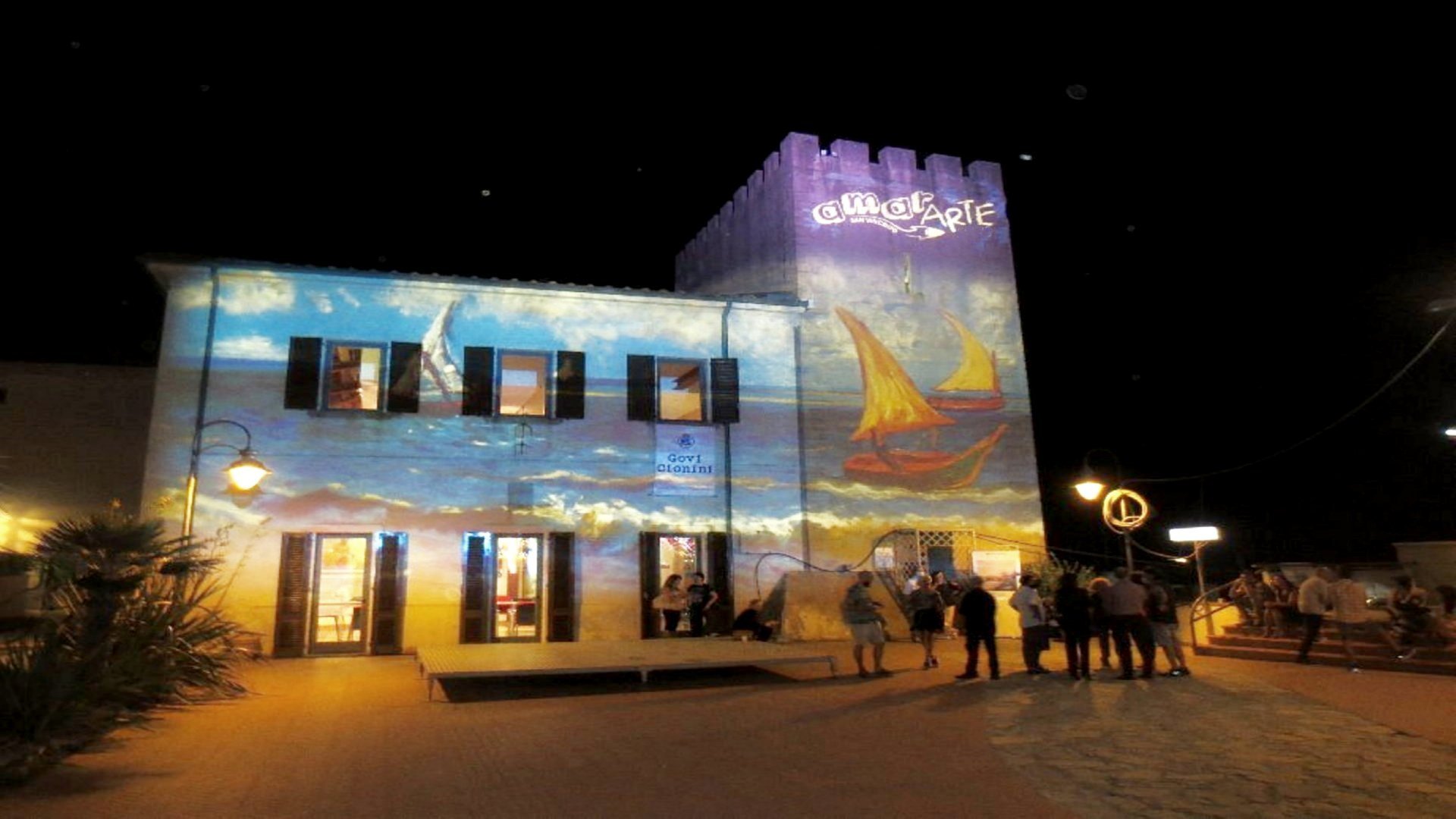 San Vincenzo centro alla sera