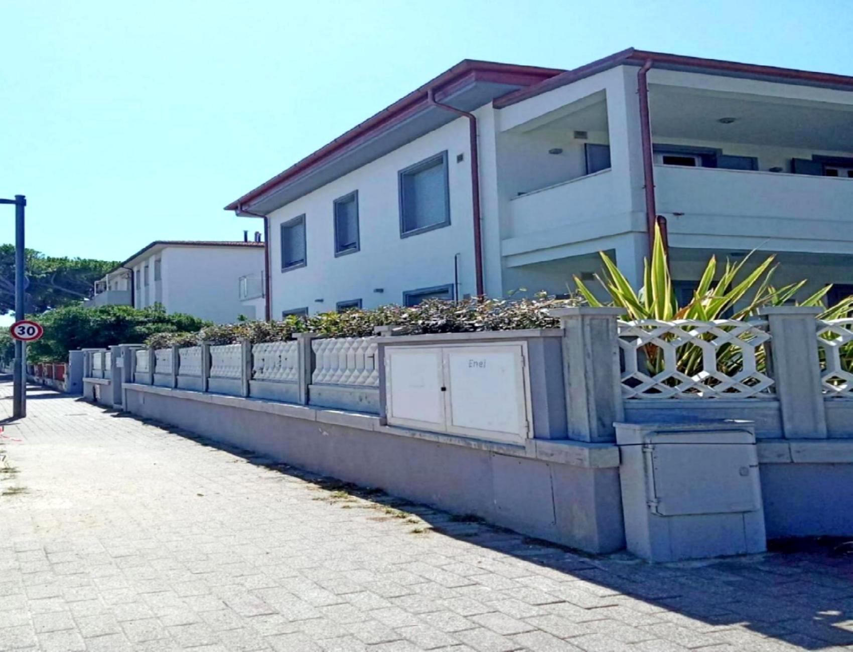 Esterno Villa Ari San Vincenzo