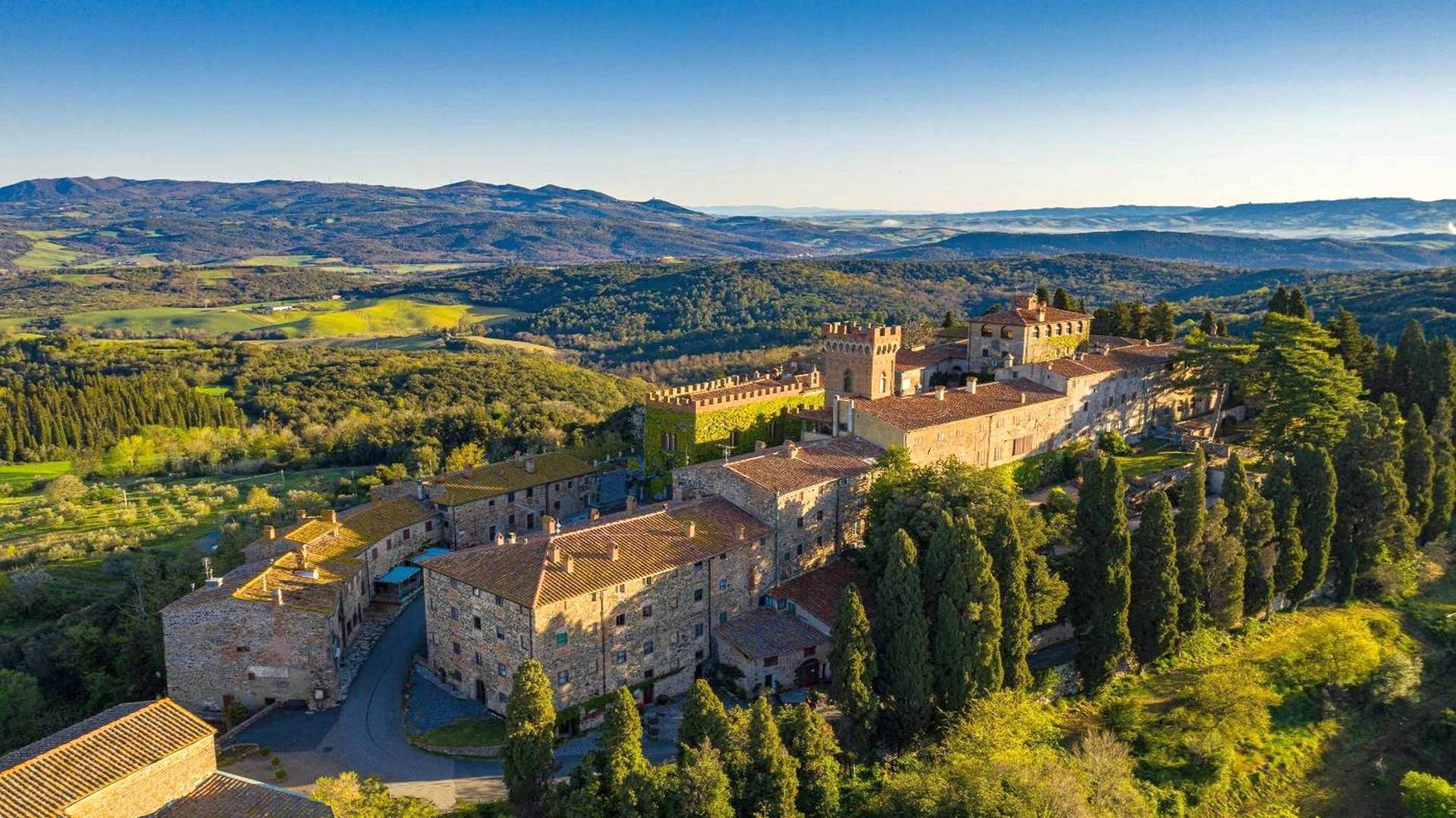 Borgo di Querceto castello