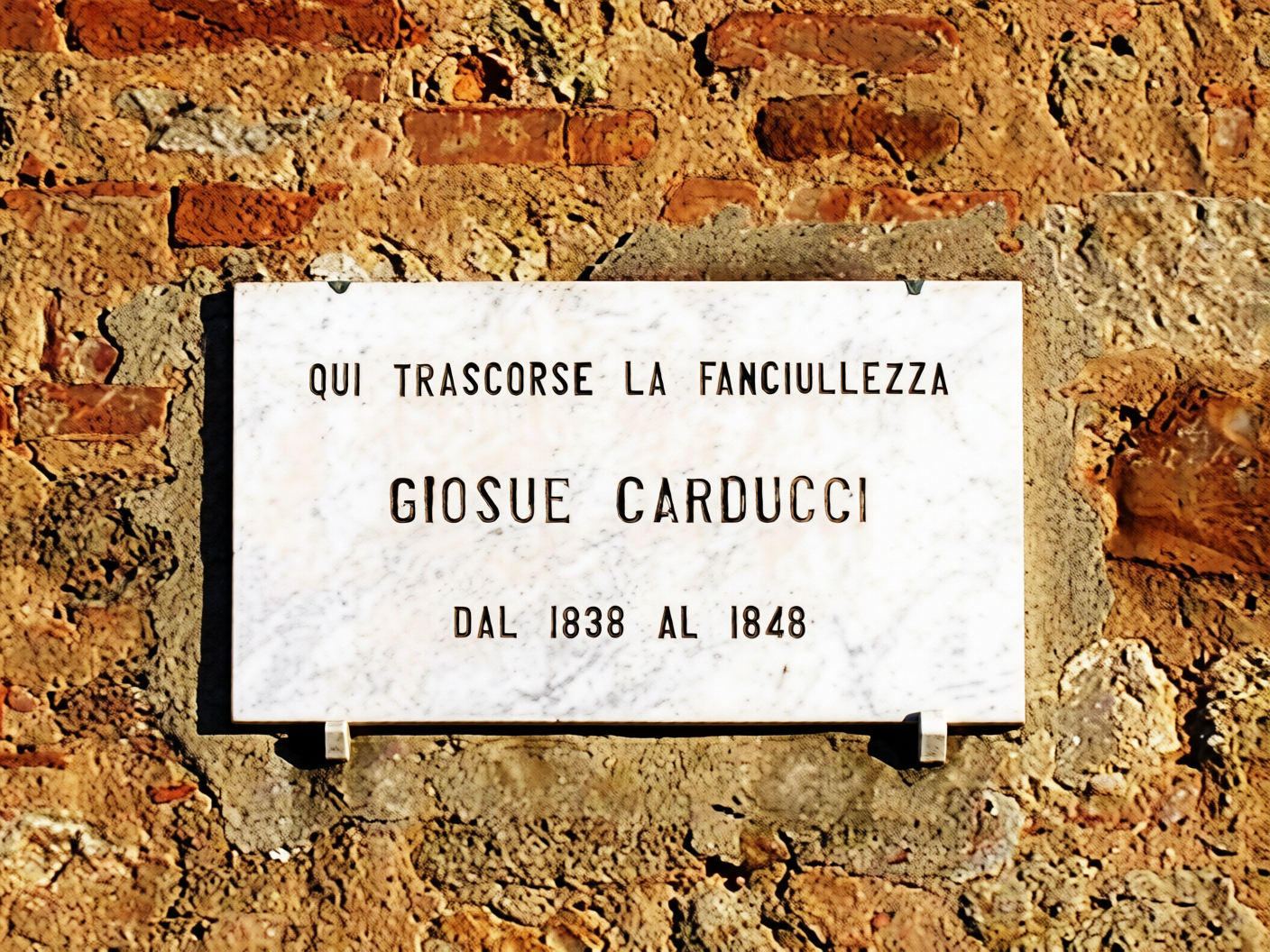 Bolgheri targa dedicata alla memoria  di Giosuè Carducci