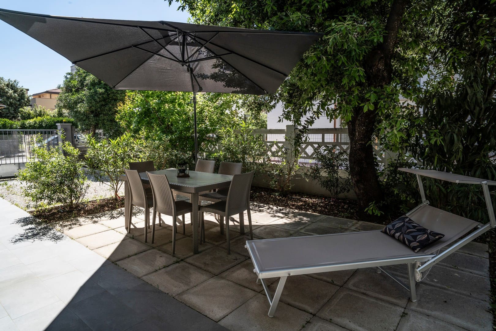 Esterni giardino Villa Ari San Vincenzo