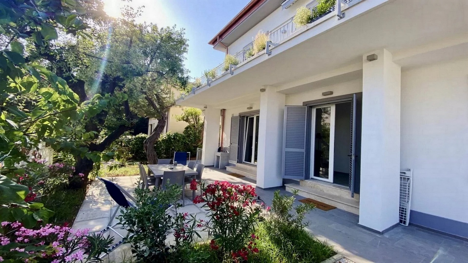 Esterni Giglio Marino villa Ari san Vincenzo