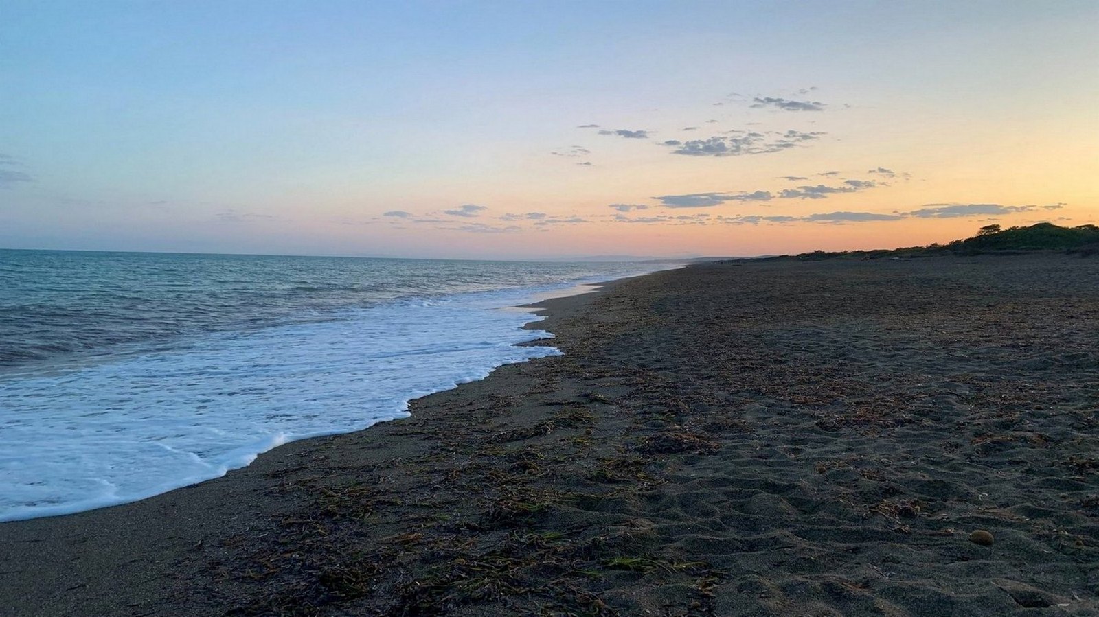 Sunset on La Conchiglia beach