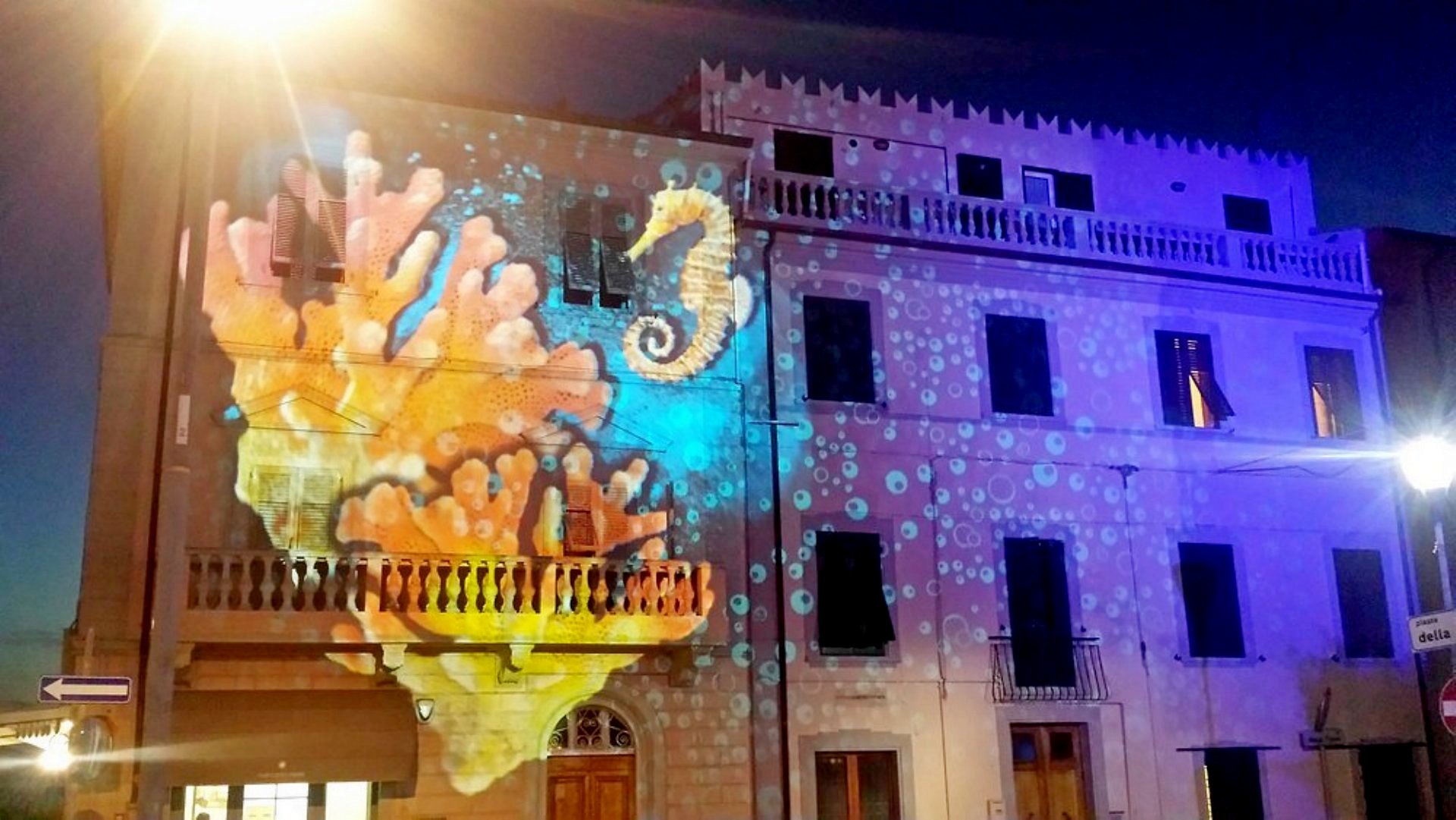 San Vincenzo centro alla sera