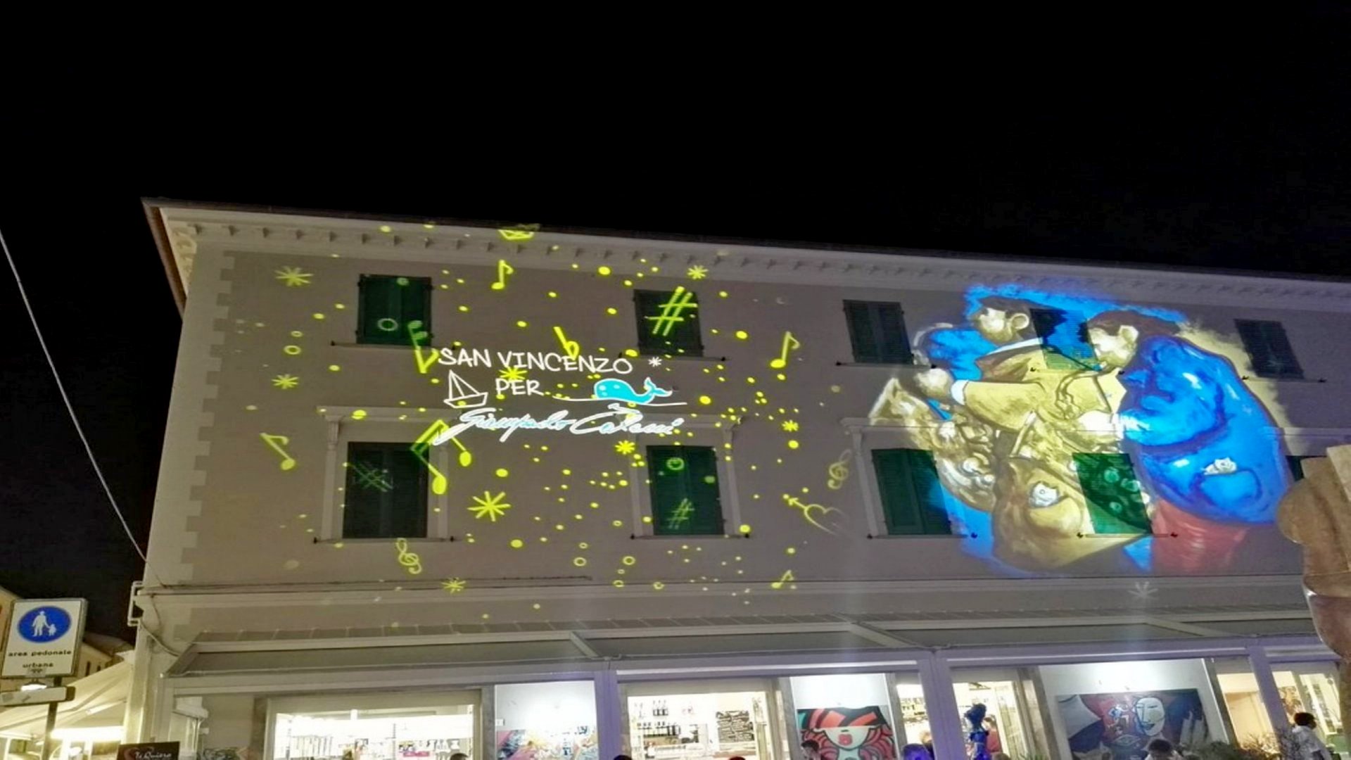 San Vincenzo centro alla sera