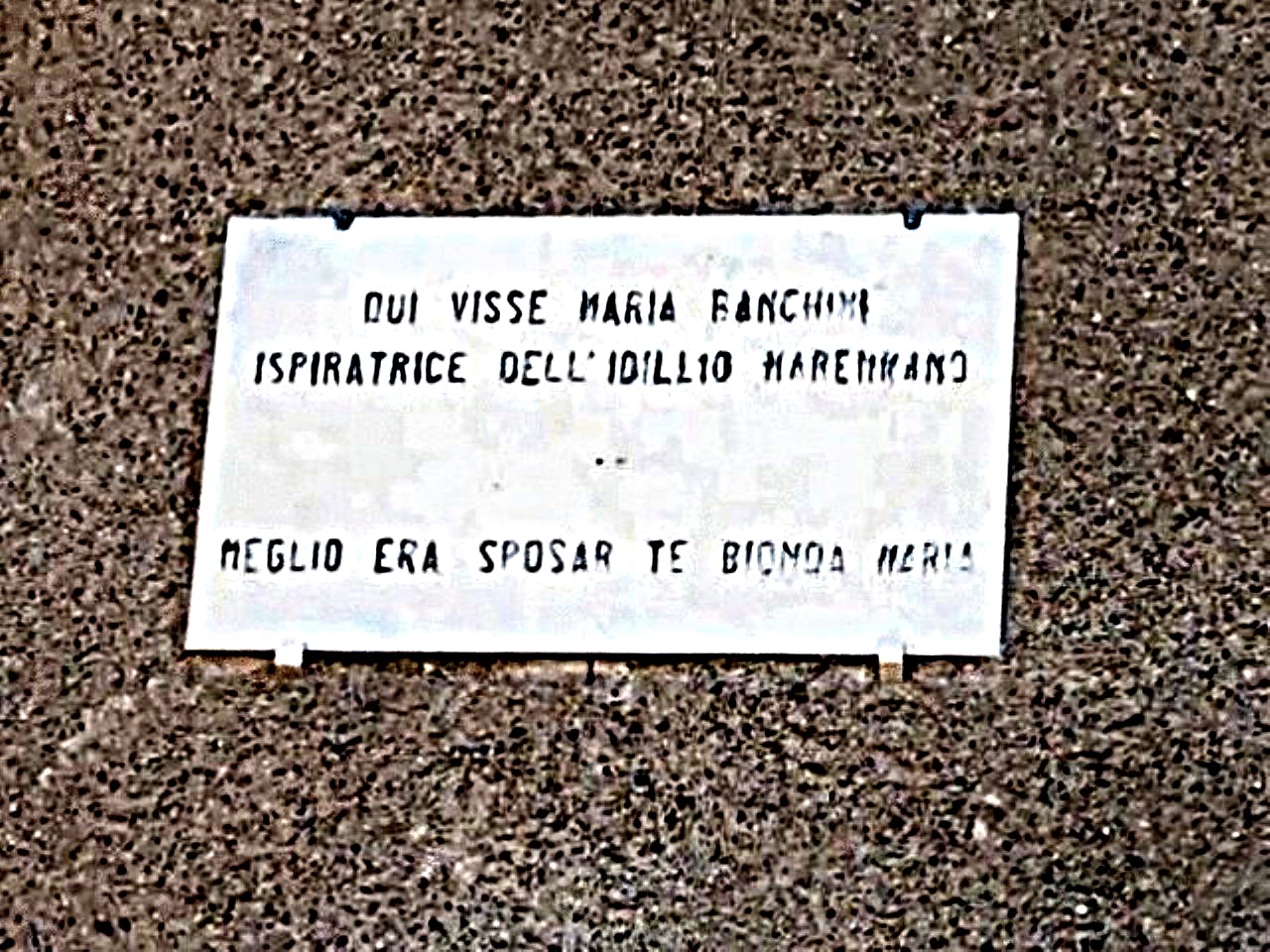 Bolgheri targa dedicata alla memoria  di Giosuè Carducci e la Bionda Maria