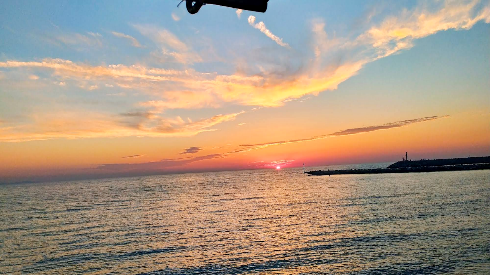San Vincenzo centro alla sera