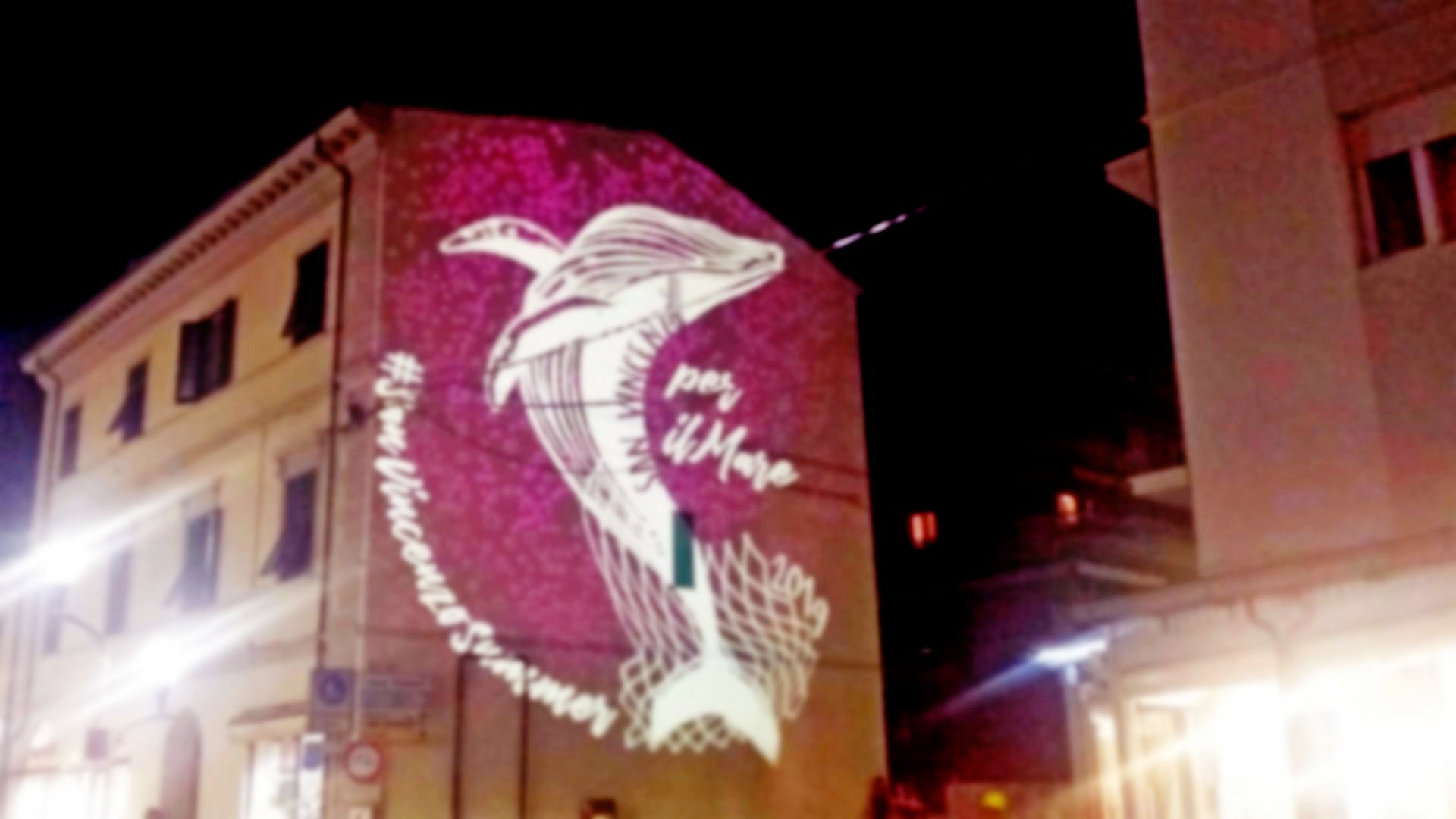 San Vincenzo centro alla sera