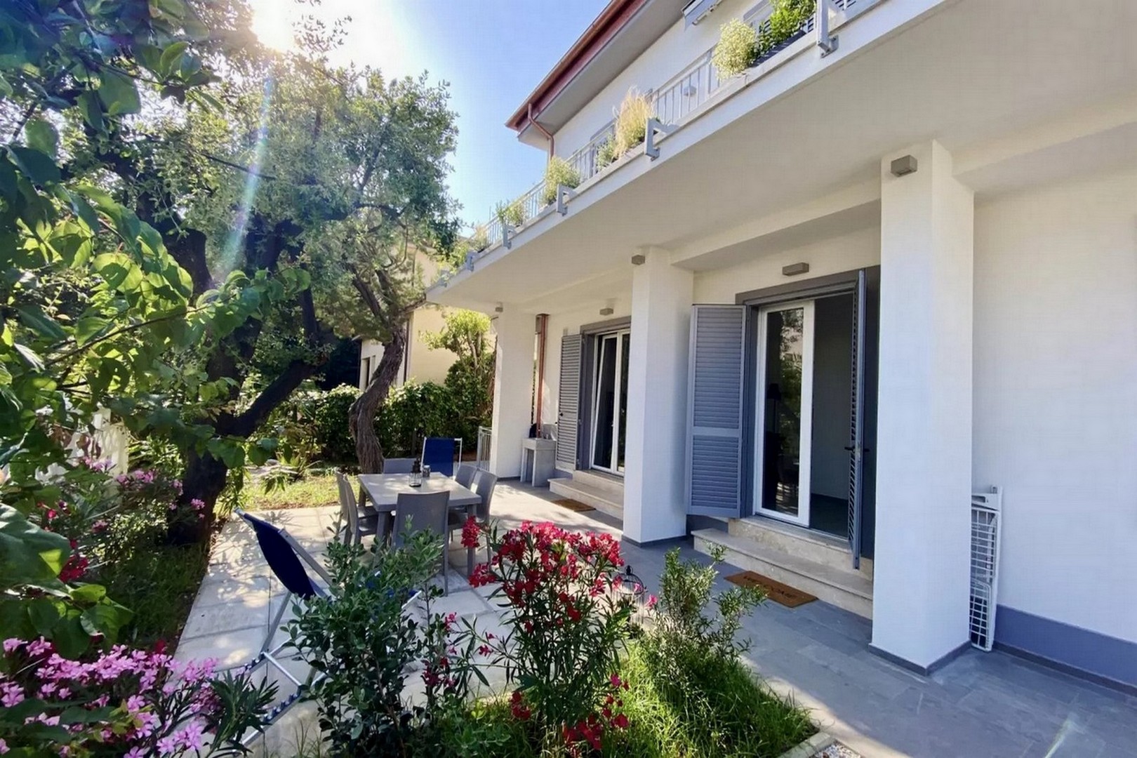 Esterni Giglio Marino villa Ari san Vincenzo