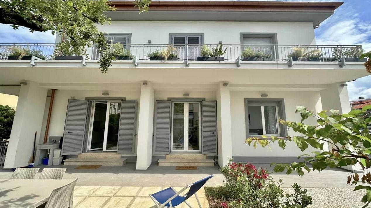 Exterior and garden apartment Sea Lily Villa Ari