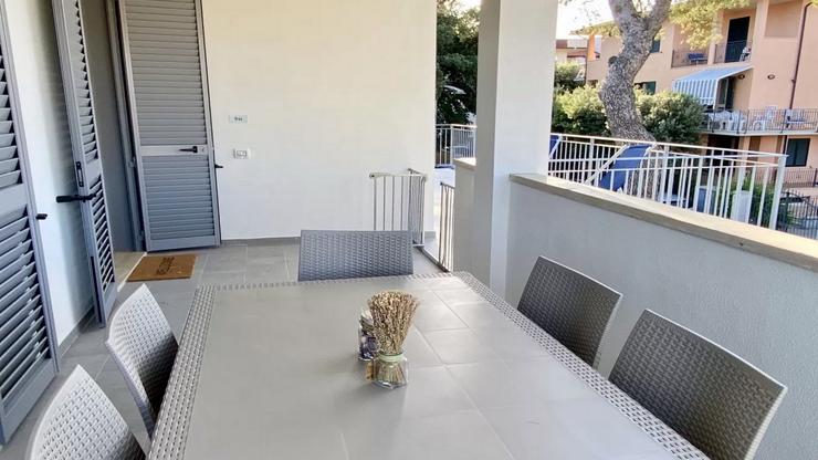 foto portico- terrazza appartamento iris san vincenzo